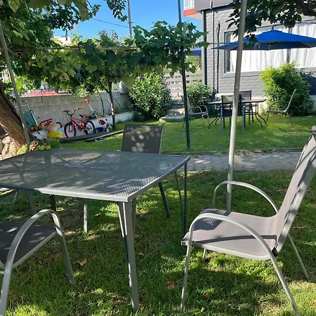 Wood * 尼亚米卡尼奥纳