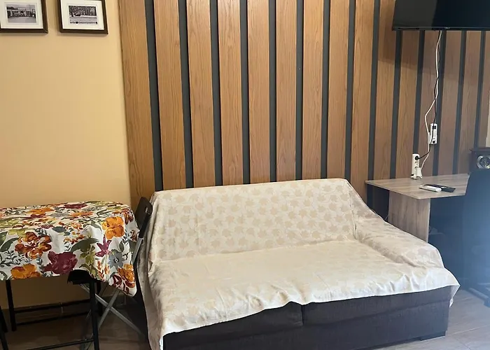 Wood * 尼亚米卡尼奥纳