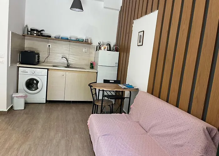 Wood * 尼亚米卡尼奥纳