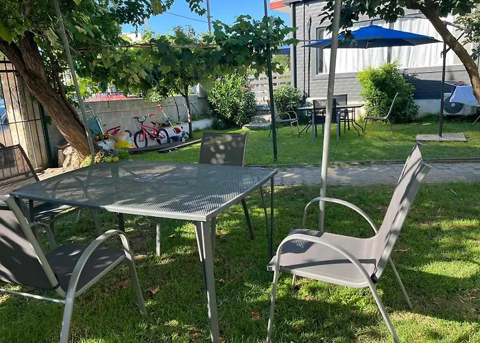 Wood * 尼亚米卡尼奥纳